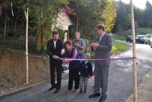 Slavnostni rez traku ob odprtju prenovljene ceste Šibenik-Rifnik